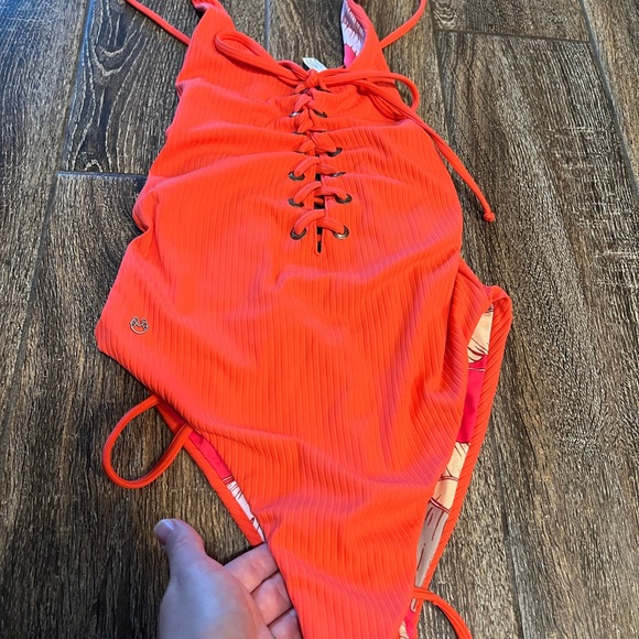 Red reversible maaji one peice - Picture 4 of 12